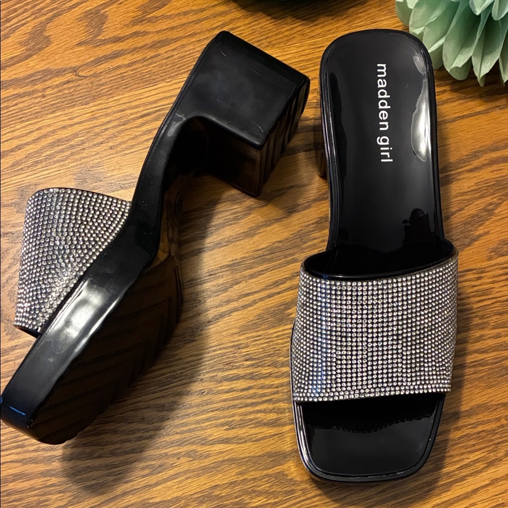 Madden Girl Shimmering Silver Slides